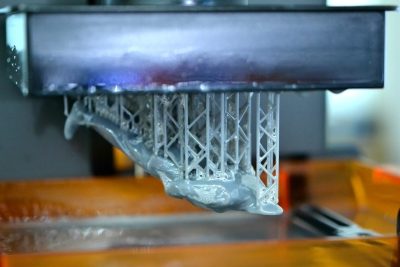 Stereolithography DPL 3d printer create detail and liquid drips, platform 